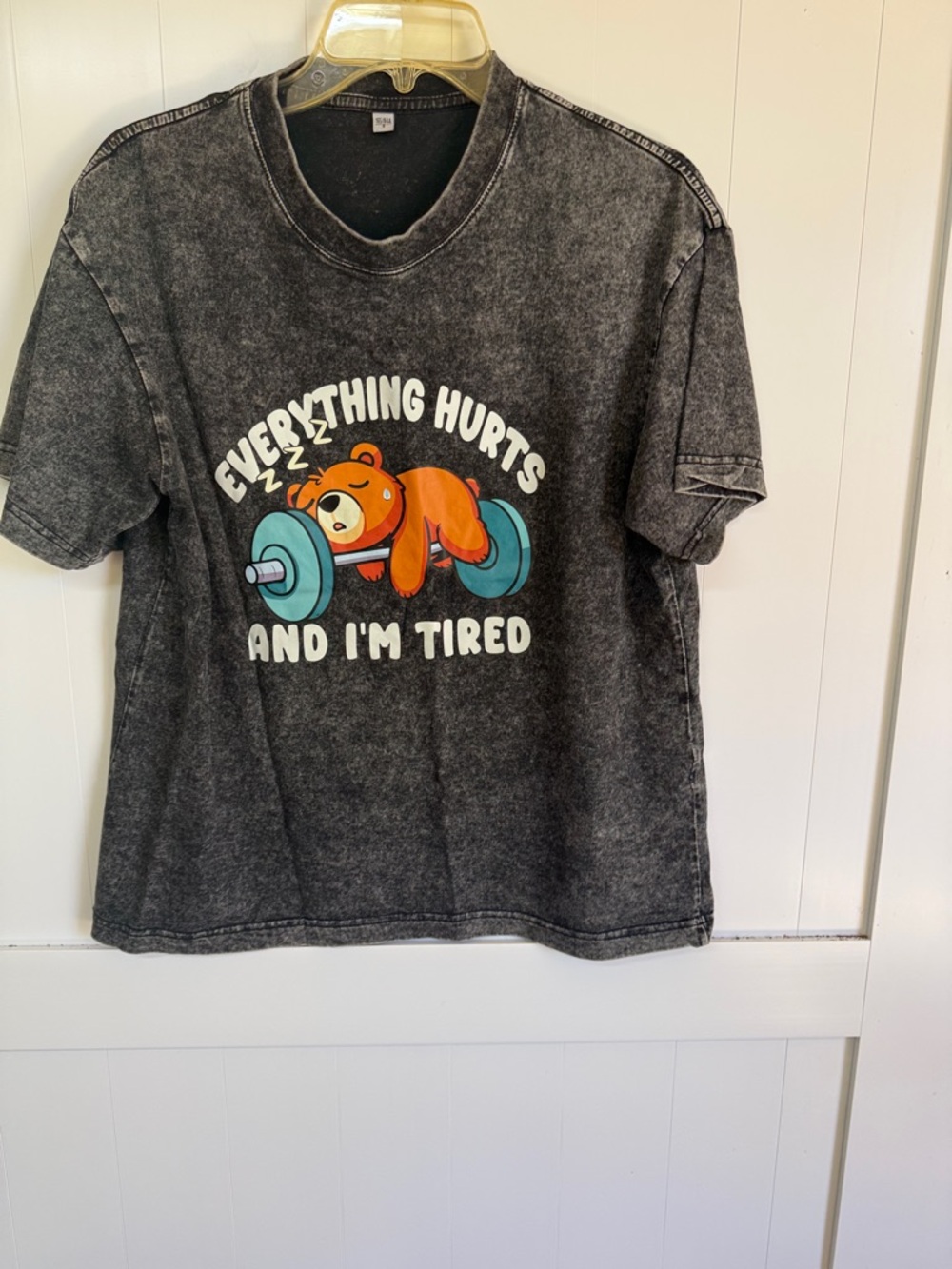 Workout Graphic Tee - Gray 'Everything Hurts' Bear Print Funn t shirt for Gym